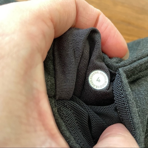 Lululemon Wunder Under Pant (Hi-Rise)
Heathered Black size 4 - Picture 8 of 11